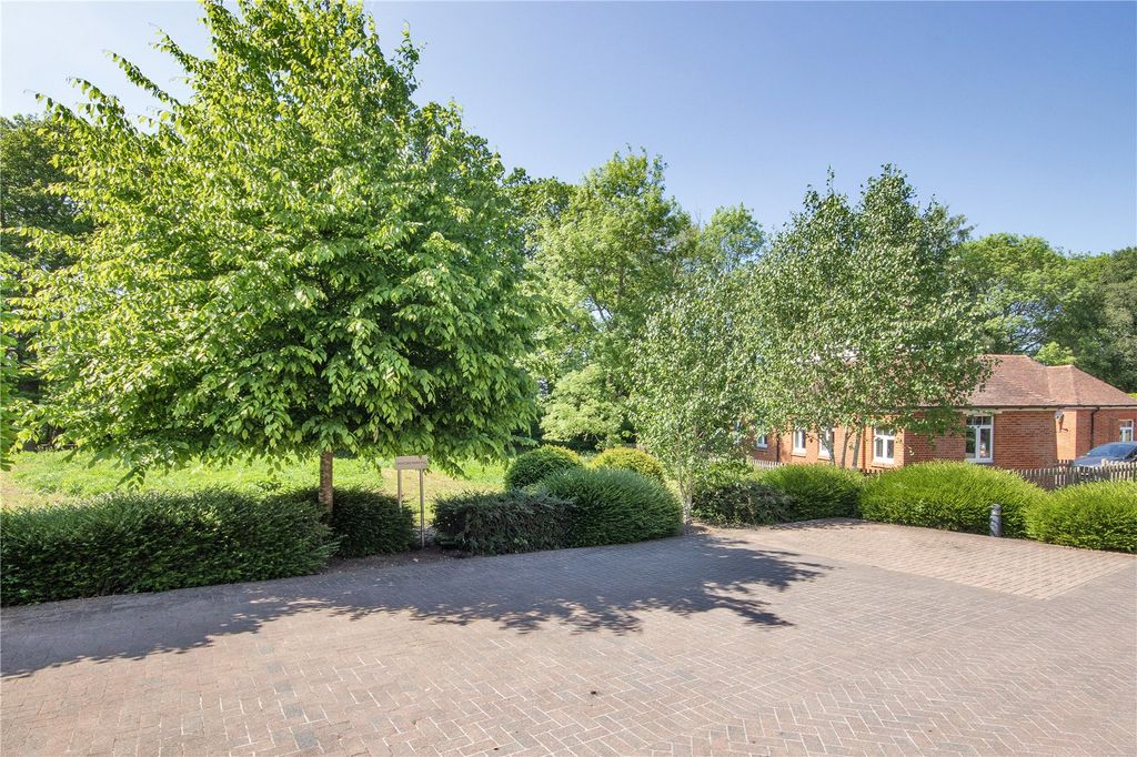 Property photo 2 of 11 Communal Grounds