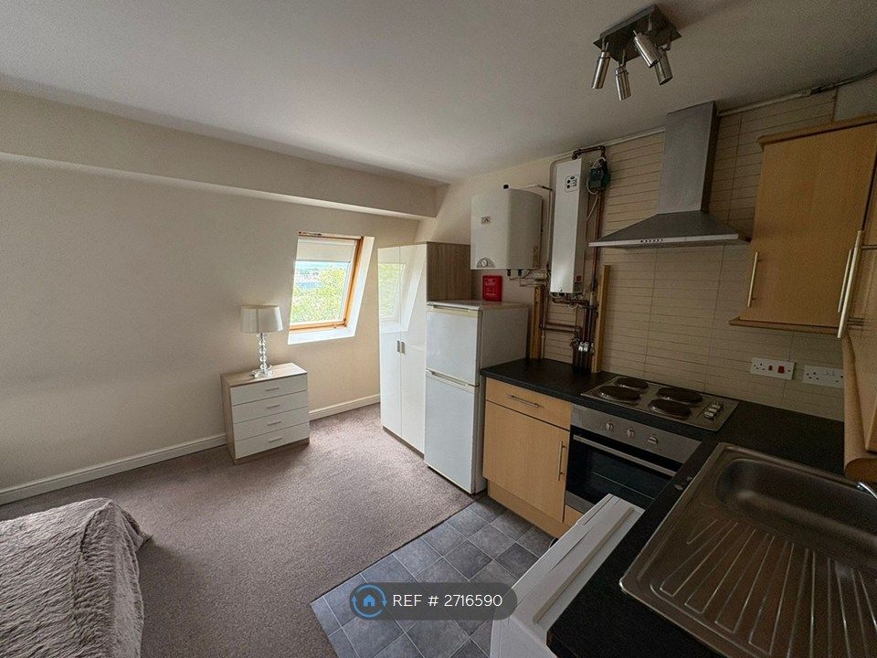 Property photo 3 of 5 Studio Flat