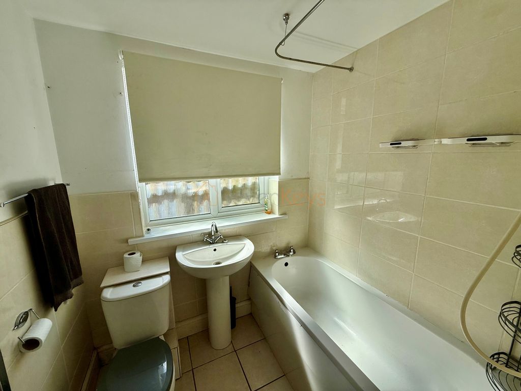 Property photo 3 of 6 Bg5