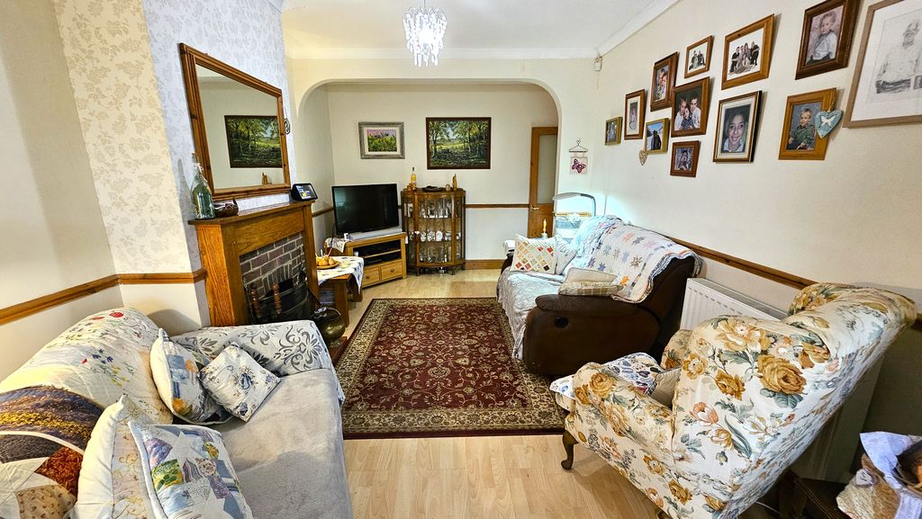 Property photo 2 of 11