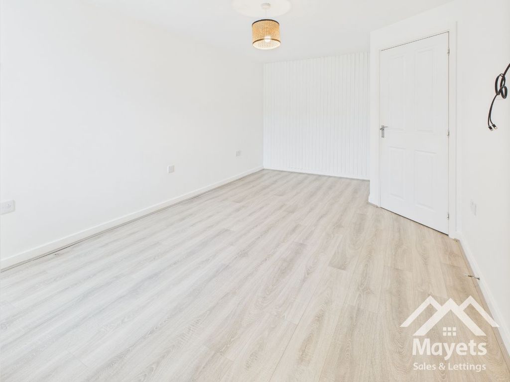 Property photo 3 of 26