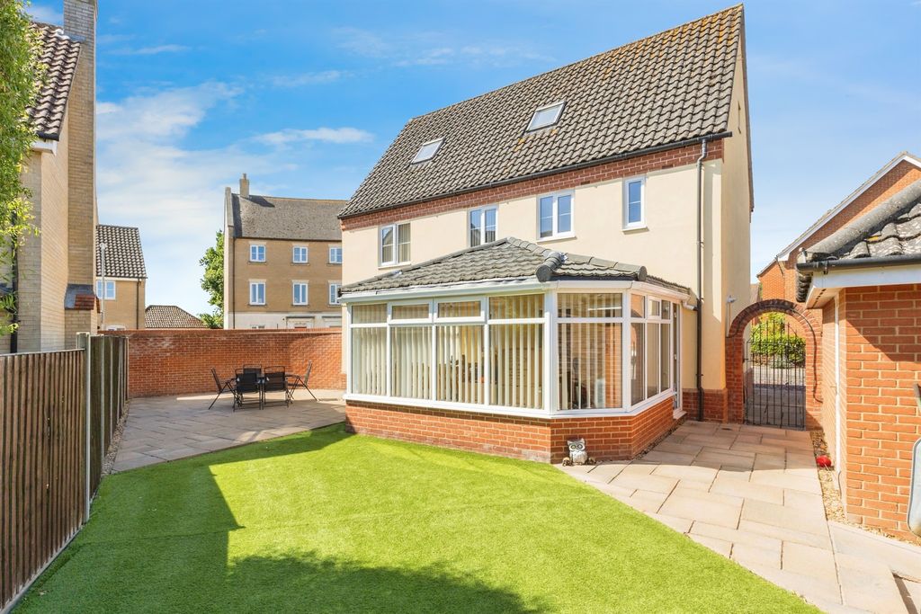 Property photo 2 of 17
