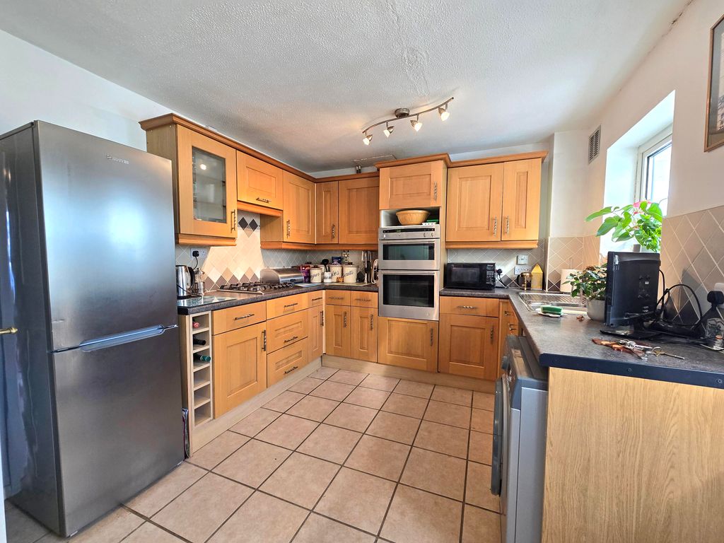 Property photo 3 of 14 47ML Kitchen