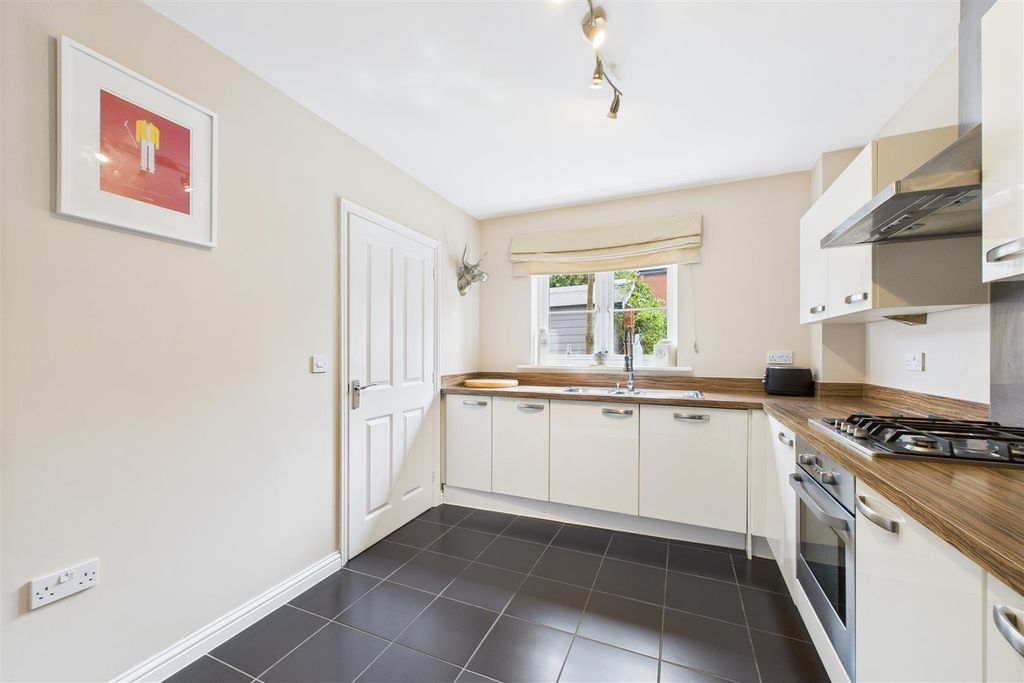 Property photo 3 of 17 Breakfast Kitchen