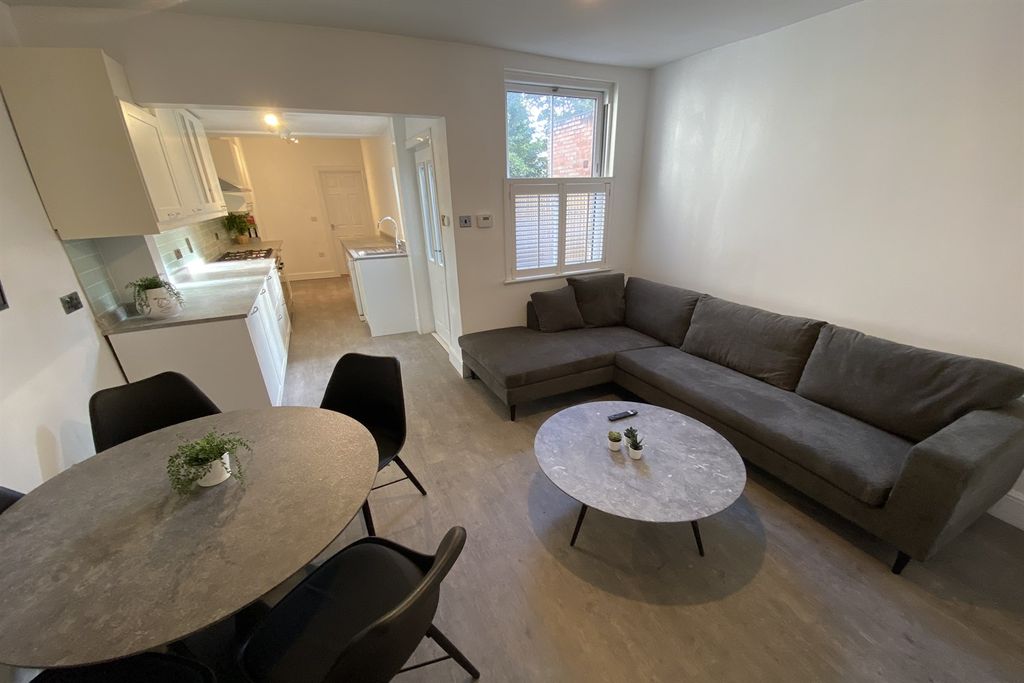 Property photo 1 of 13 (Main)