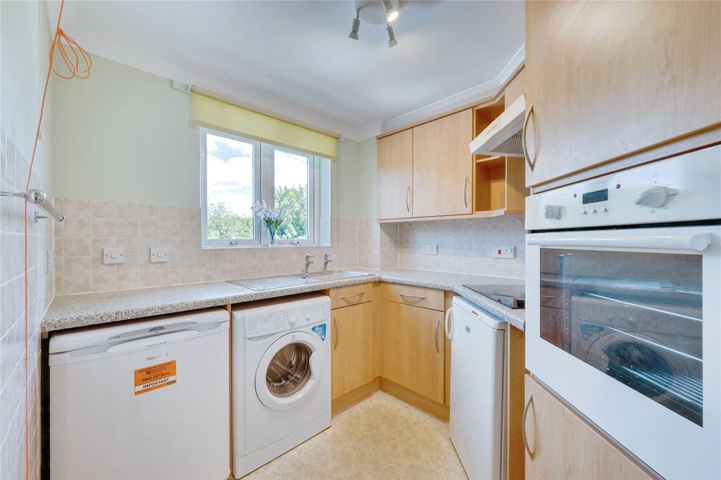Property photo 3 of 11 Kitchen