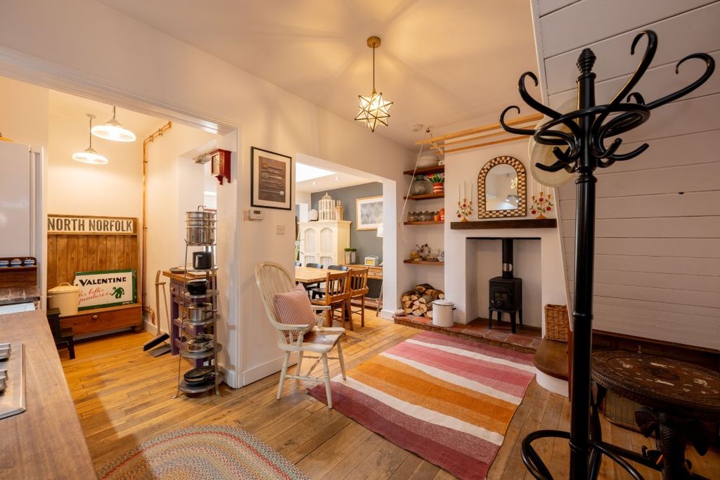 Property photo 2 of 21