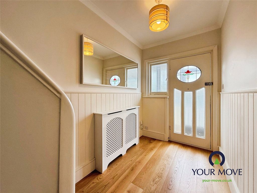 Property photo 2 of 19 Entrance Hall