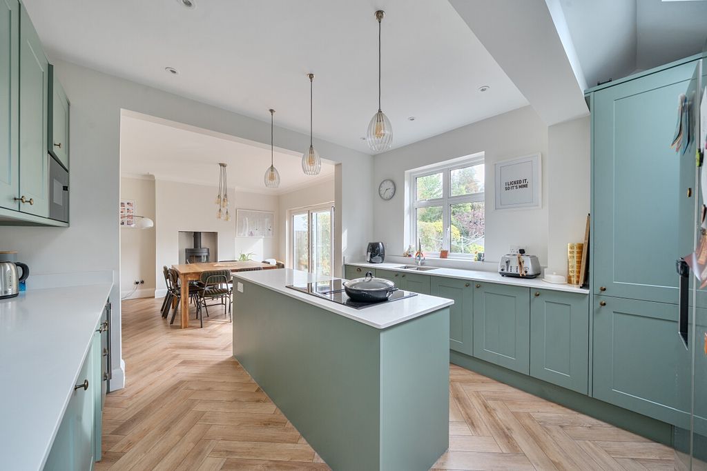 Property photo 2 of 19 1525708-11-6Aba71...