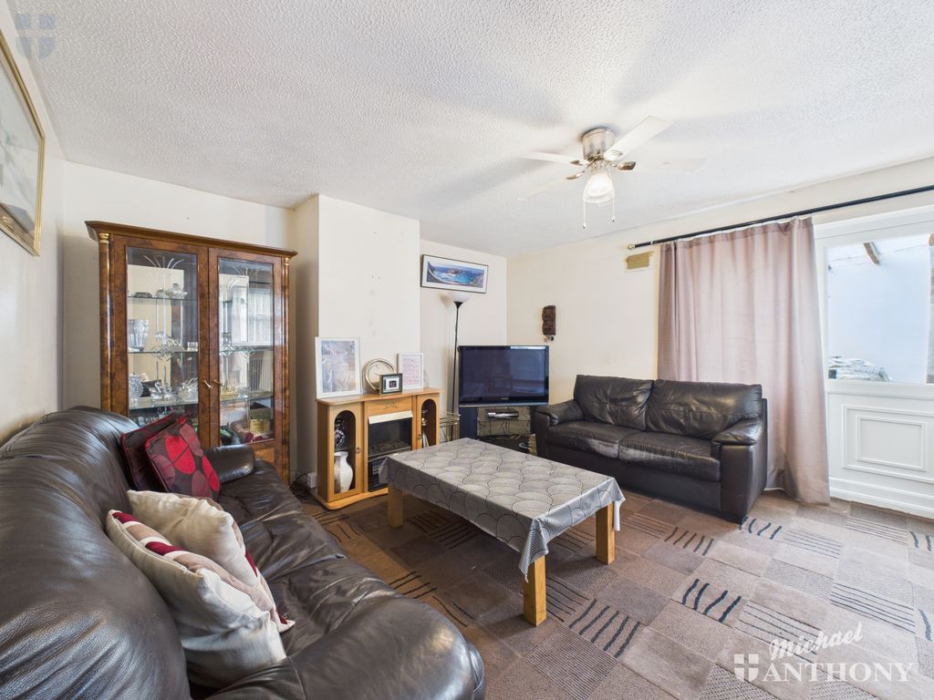 Property photo 2 of 15 Cam03218G0-Pr0759-Still020