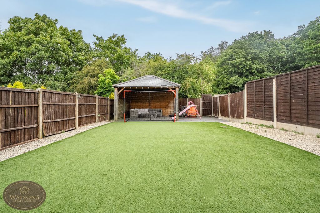 Property photo 2 of 25