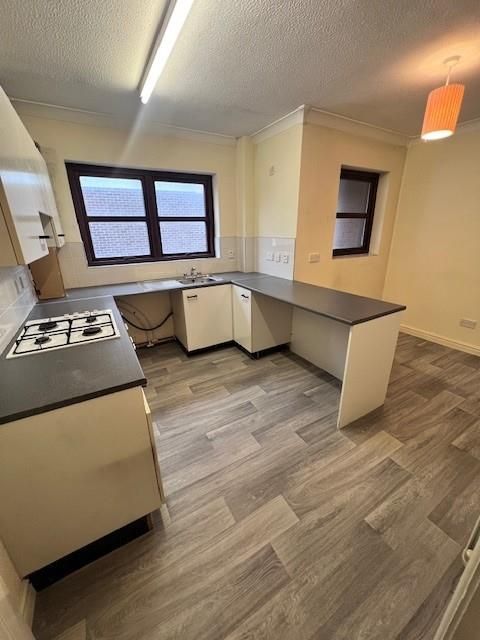 Property photo 3 of 8 Kitchen