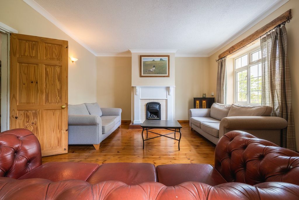 Property photo 3 of 33