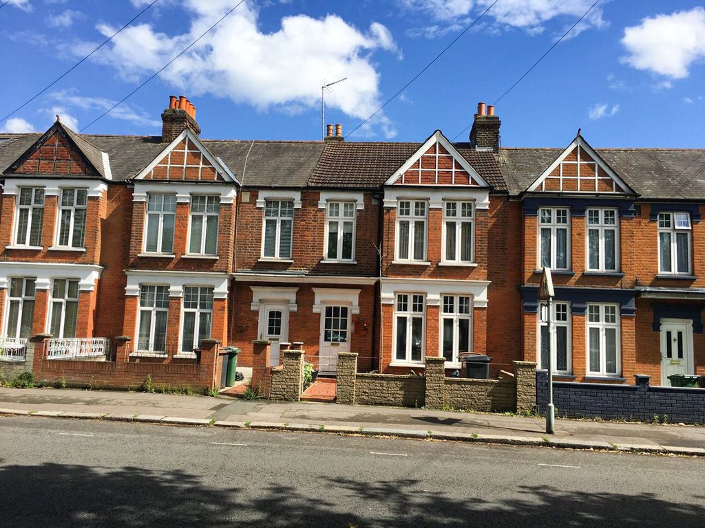 Property photo 1 of 11 James Lane E11