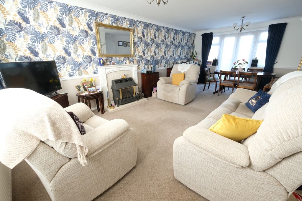 Property photo 2 of 22 Sitting/Dining Room