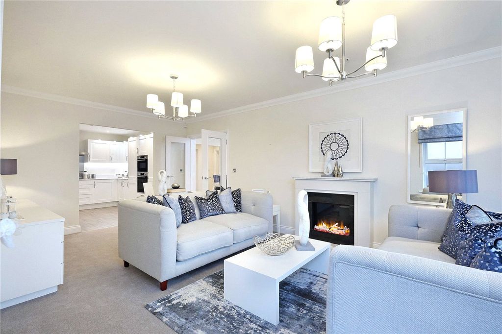 Property photo 2 of 9 Pinewood Place