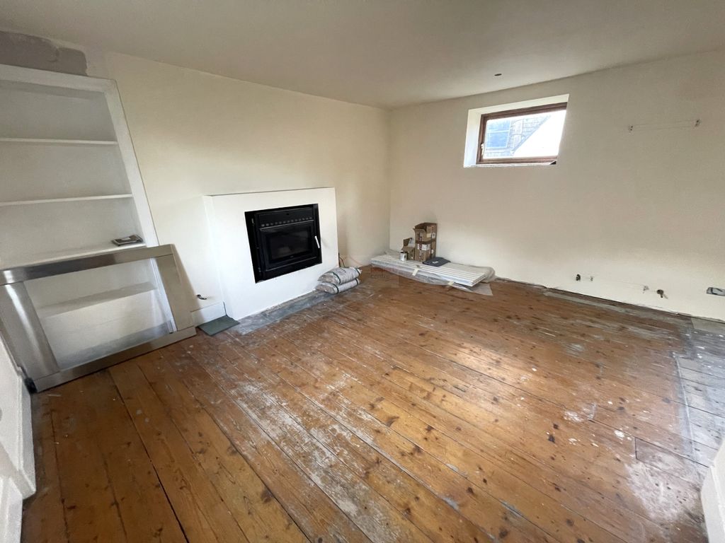 Property photo 2 of 15 Lounge A.Jpg