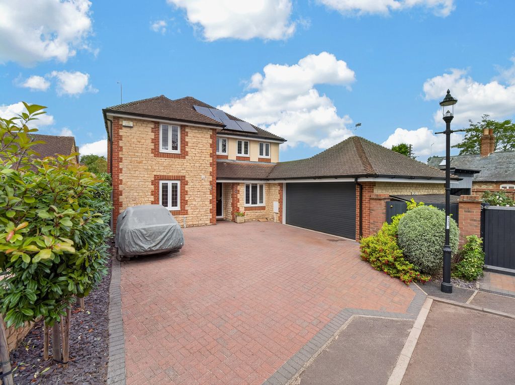 Property photo 1 of 35