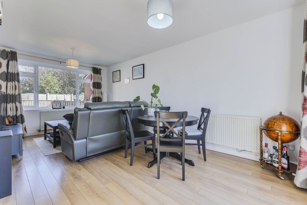 Property photo 2 of 16 Picture No. 12