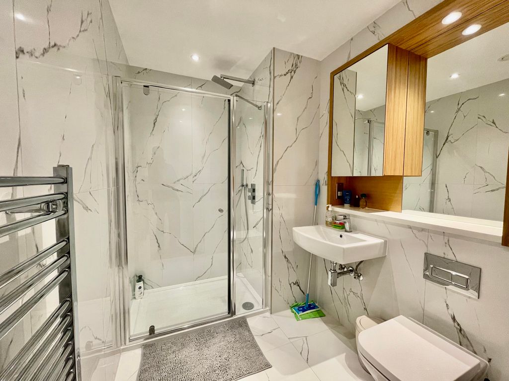 Property photo 3 of 6 Bathroom