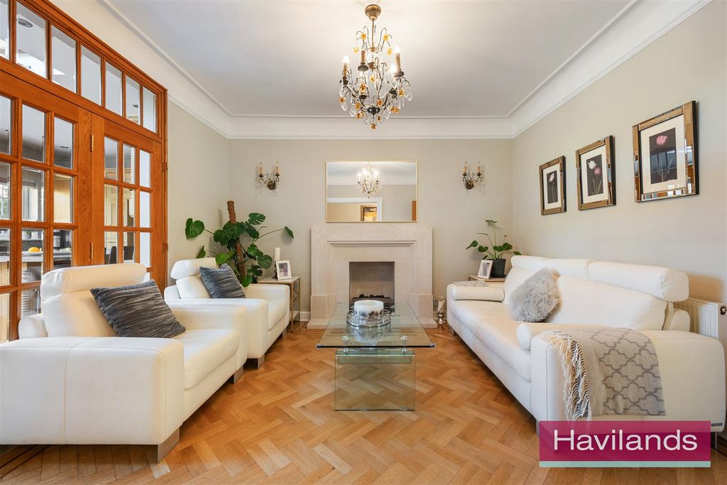 Property photo 3 of 20 5 The Ridgeway N14 6Nx-18.Jpg