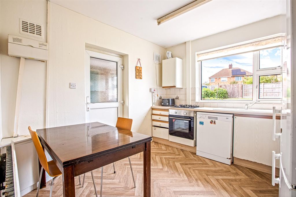 Property photo 3 of 28 Breakfast Kitchen