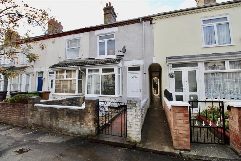 Property photo 1 of 12