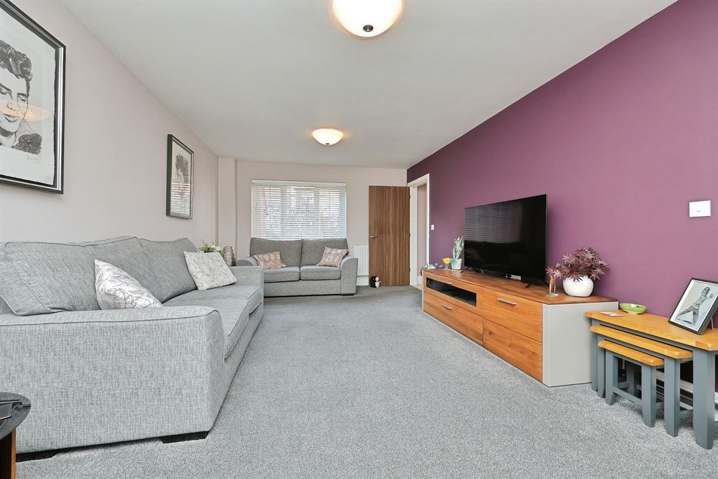 Property photo 2 of 21