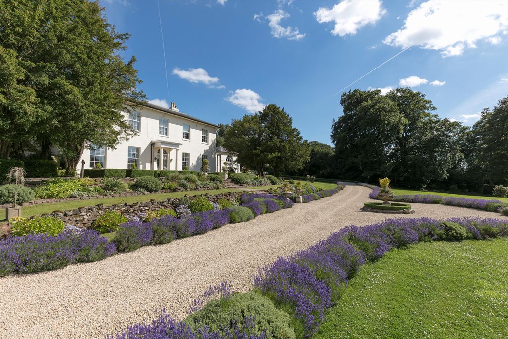 Property photo 2 of 33 Image