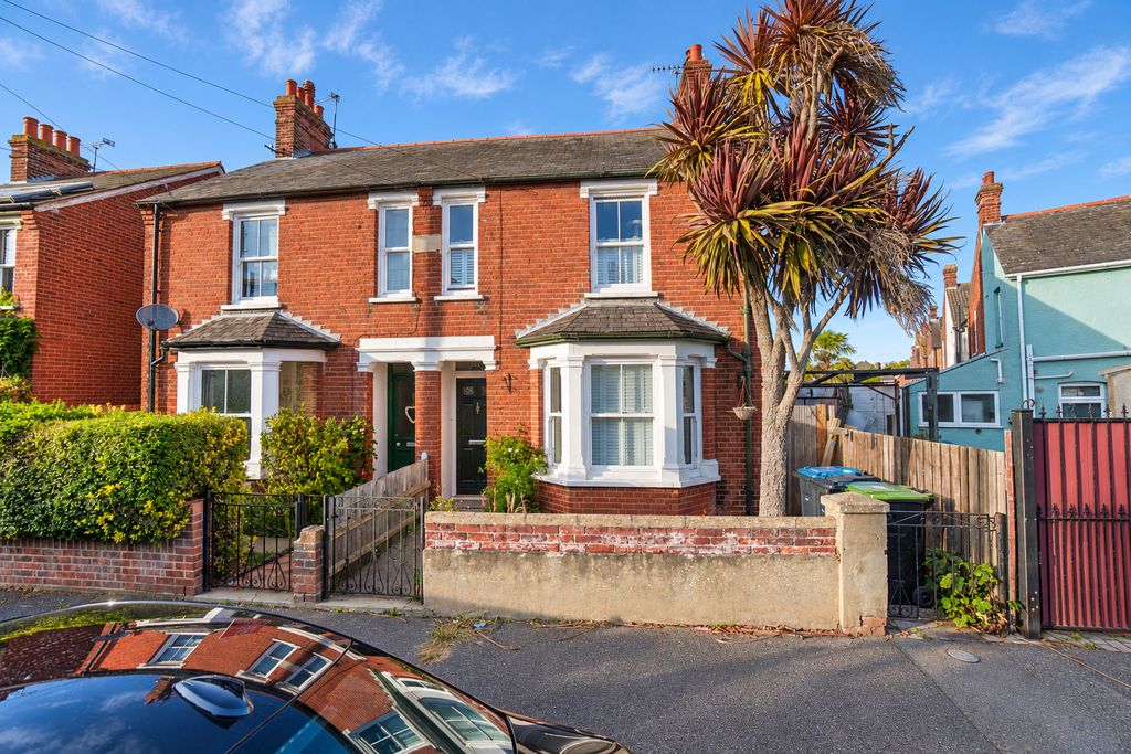 Property photo 1 of 19 007