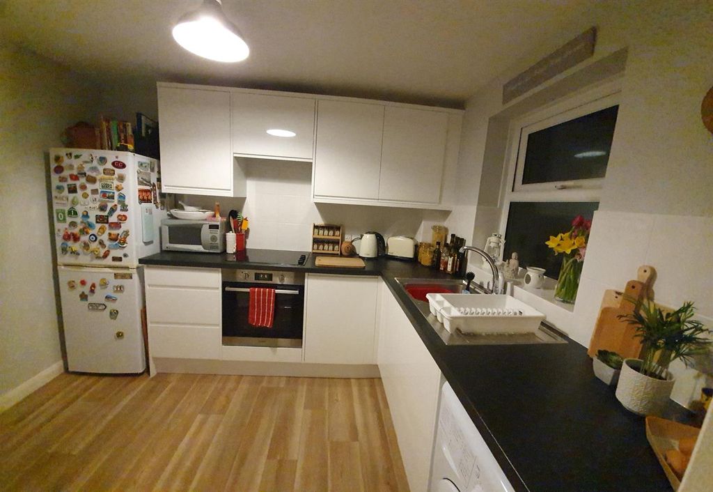 Property photo 1 of 11 Kitchen