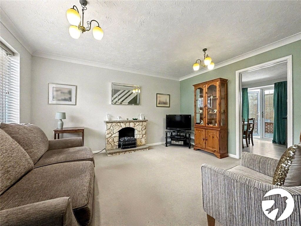 Property photo 2 of 10 Lounge