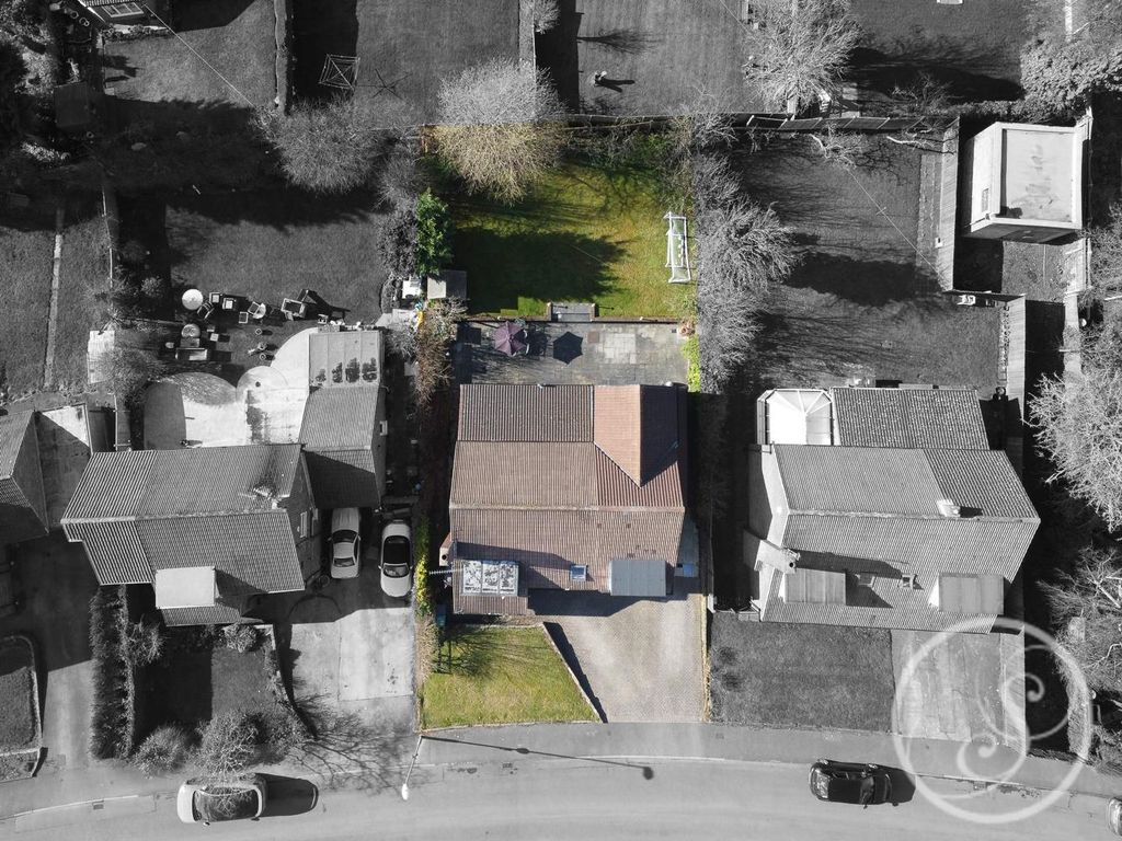 Property photo 2 of 27