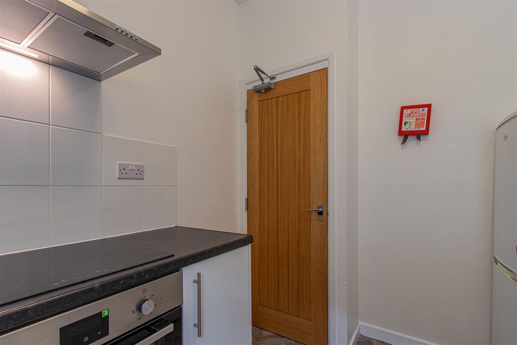 Property photo 3 of 10 Connaught Road 31, 4-9.Jpg