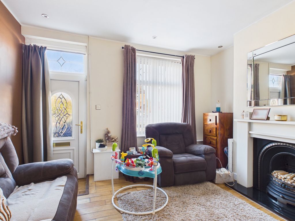 Property photo 3 of 17 Cam03729G0-Pr0286-Still001