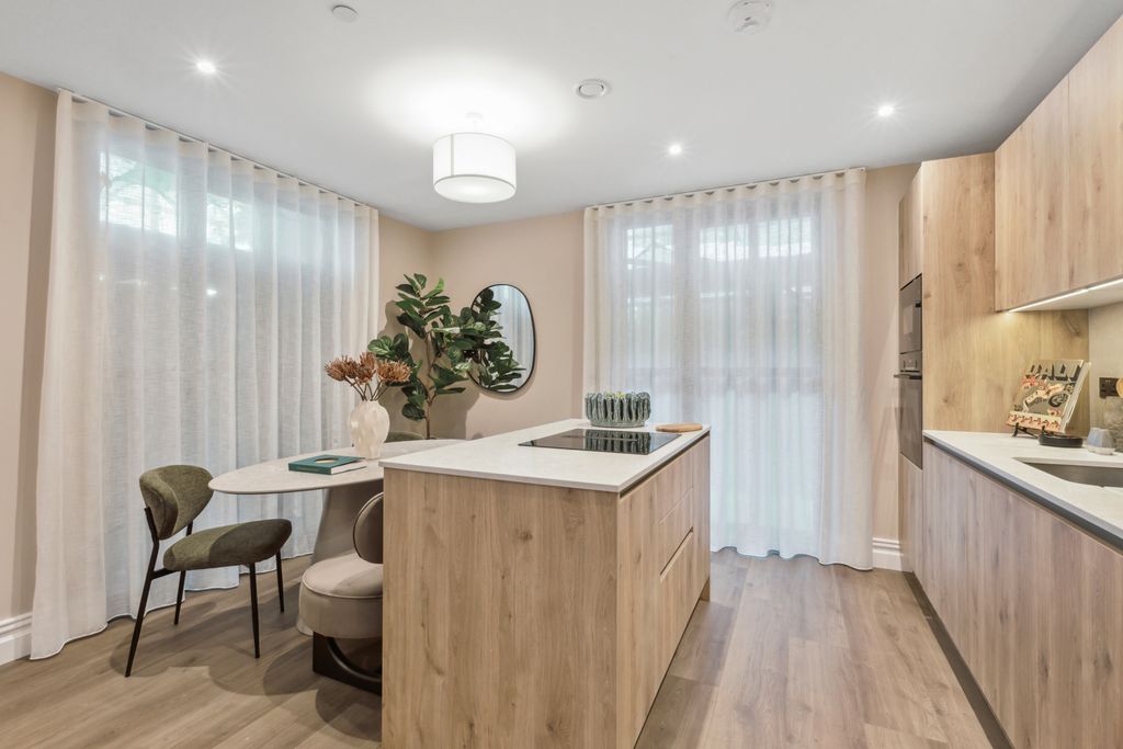 Property photo 1 of 14 Show Apartment Kitchen/Dining