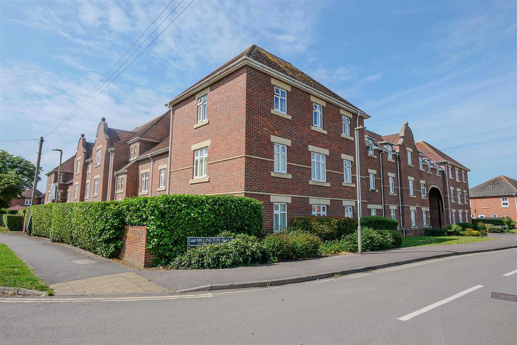 Property photo 1 of 11 Approach