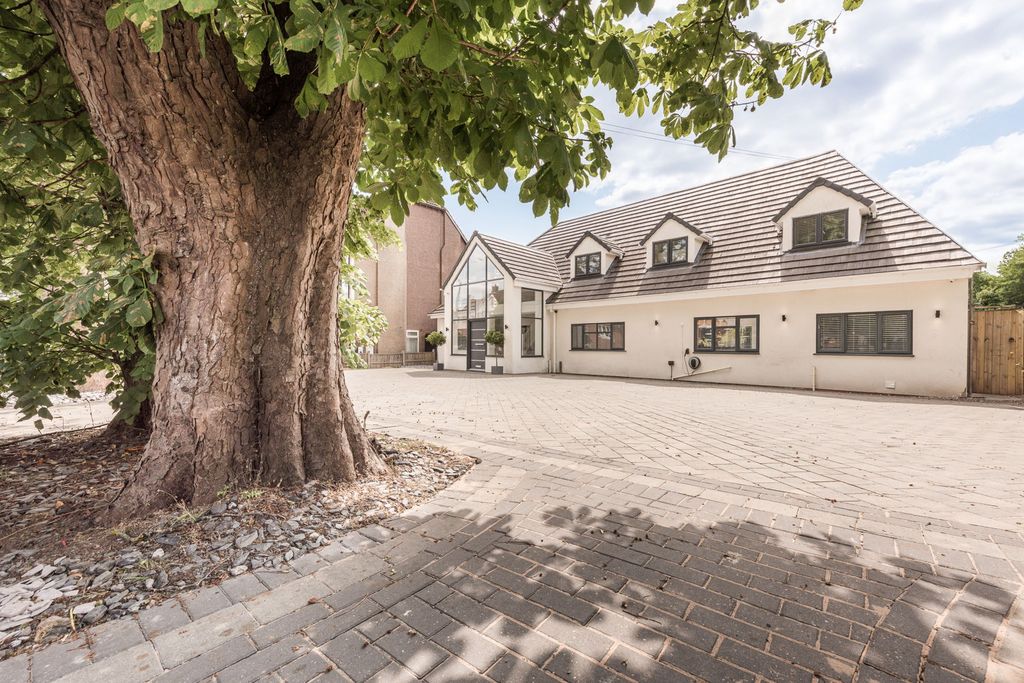 Property photo 1 of 52