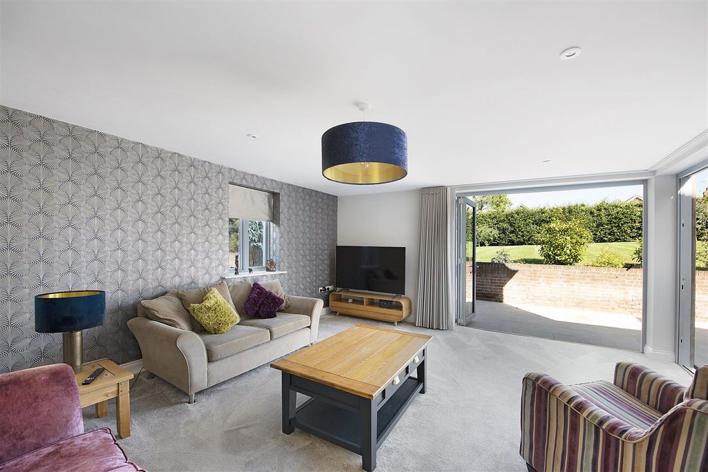 Property photo 2 of 37 Ashfield House Ph29.Jpg