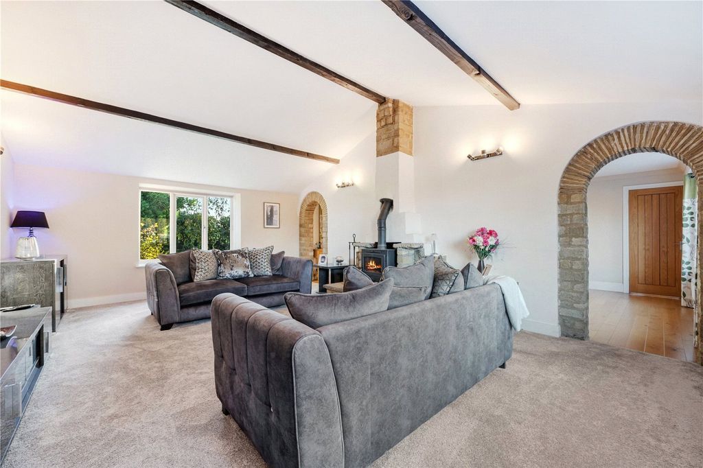 Property photo 2 of 22 Picture No. 12