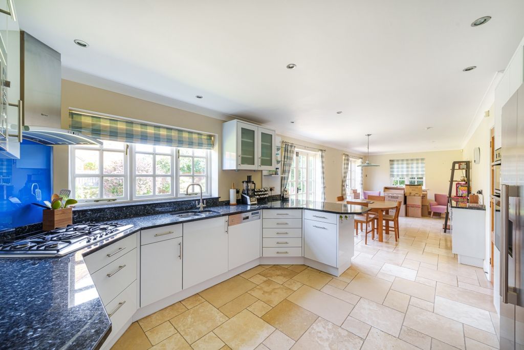 Property photo 3 of 18 990884 (4)