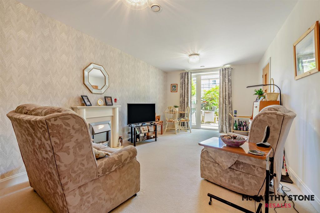 Property photo 3 of 31 8614549-Interior06-800.Jpg
