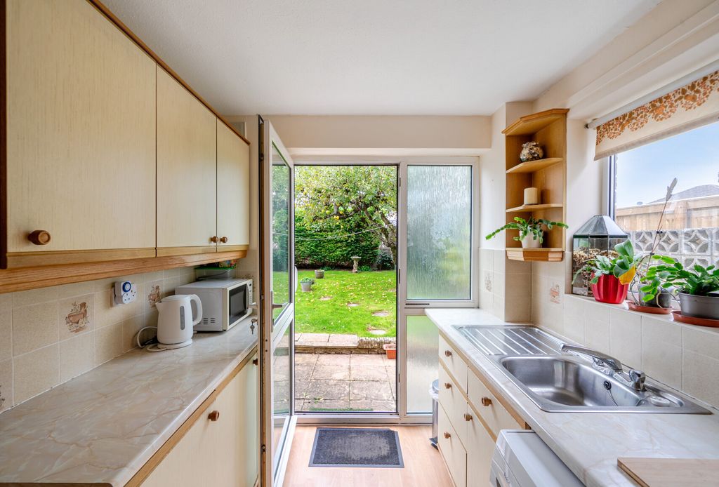 Property photo 3 of 18 1366031-8-68E8Fa2...