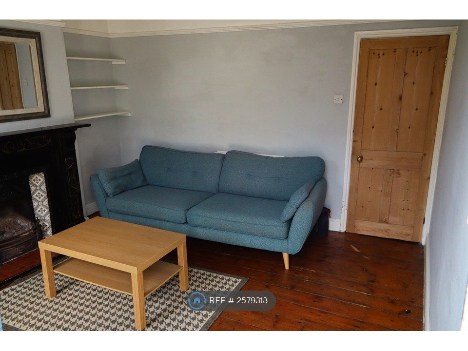 Property photo 3 of 12 Living Room/ Bedroom 3