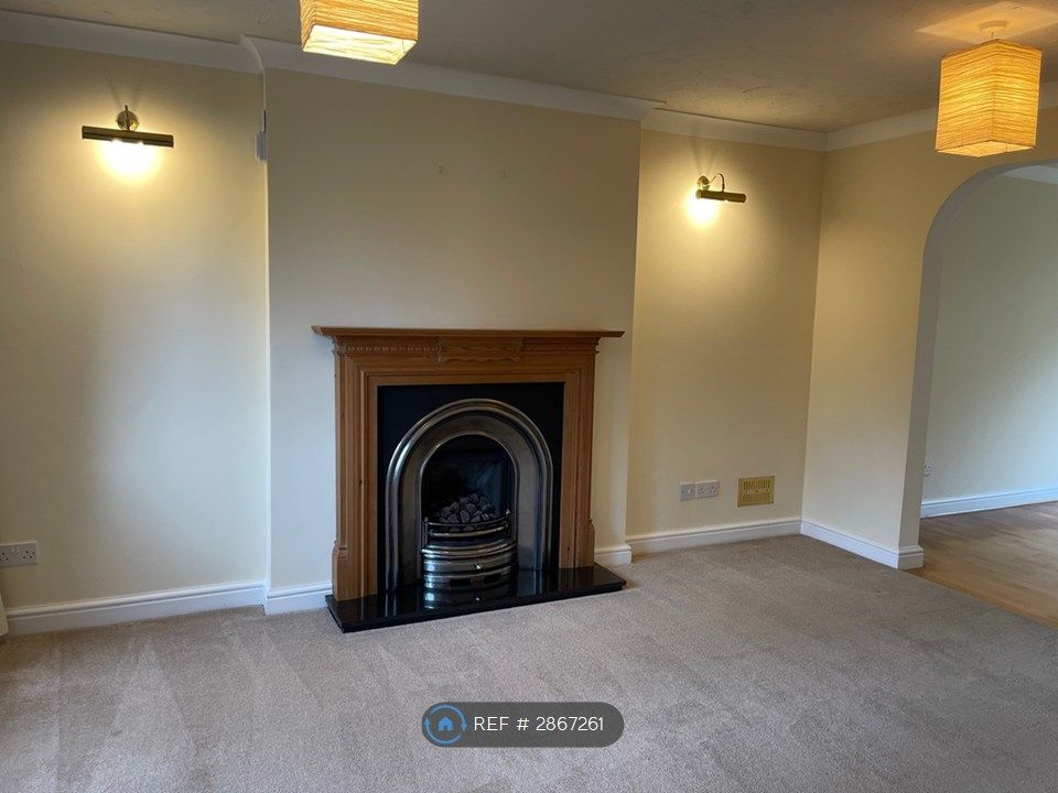 Property photo 3 of 33 Living Room