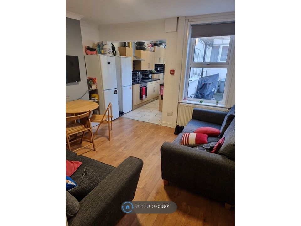 Property photo 2 of 8