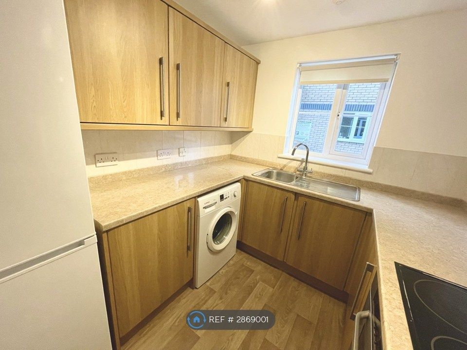 Property photo 2 of 7 Kitchen