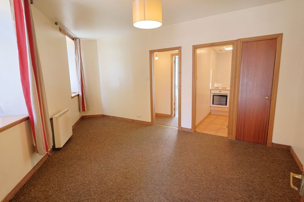 Property photo 2 of 12 Lounge