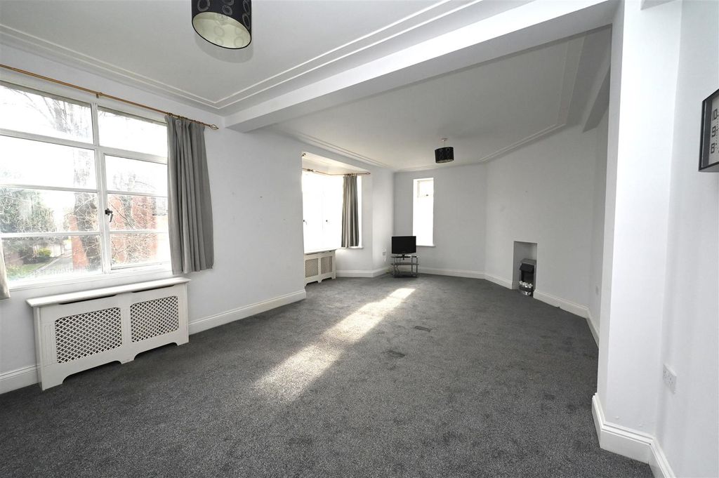 Property photo 3 of 16 Lounge.Jpg