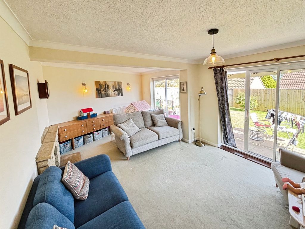 Property photo 3 of 11